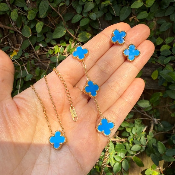 Lucky Five Leaf Clover Blue Set 18K Gold Plated

Jewelry Set